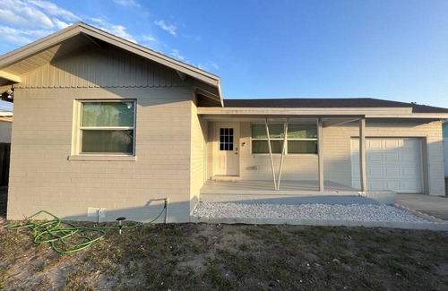 Bridgeport Heights House | Cozy modern house close to the beach