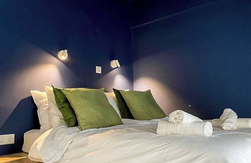 Piraeus Cottage | Cozy apartment for a Duo next to Metro and Port.