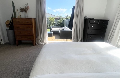 Lower Hutt House | 15 minutes from Wellington CBD! Spacious 3 bedroom home in Belmont.
