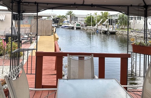 Punta Gorda House | Punta Gorda Mobil home w/enclosed lanai Steps from pool/club house. Dog friendly