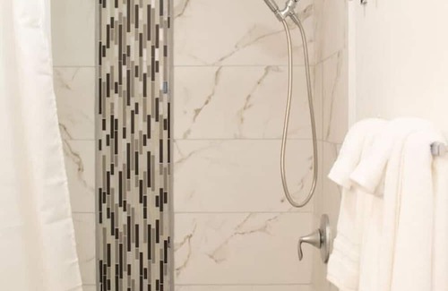 Barker House | Stay a While! 1/1 Corner Twnhme!
