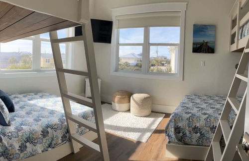 Villa Segunda House | Newly Built Luxury Home | 4 BD 3 BTH | Boat Slip & Kayak | Beach Getaways