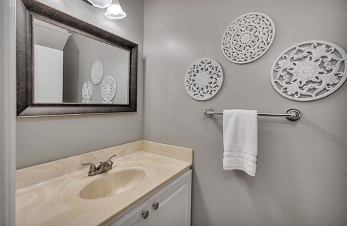 Saint Simons Island House | Stunning condo and Preferred location! Gated with Pool, only 5 Mins to Beach!