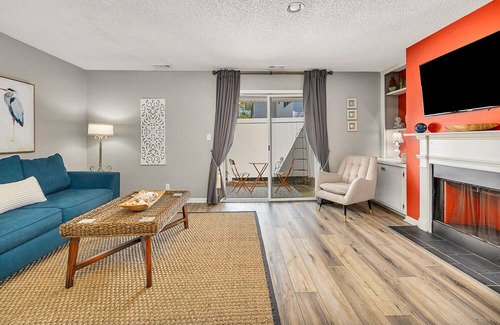 Saint Simons Island House | Stunning condo and Preferred location! Gated with Pool, only 5 Mins to Beach!