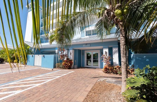 Merritt Island Apartment | Luxury Condo with Pool and Gym at Cape Crossing