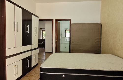 Bairro da Enseada House | Casa na Praia 3 Quartos, Espaço Seguro Para Pets , Piscina e Salão de Jogos