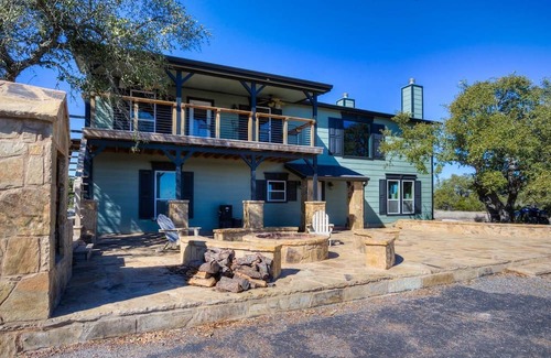 Telegraph House | Exclusive 500 Acre High Fenced Ranch, Awesome Big Sky Views, Total Eclipse