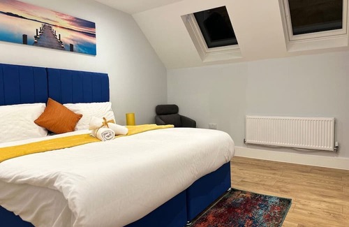 Abbess Roding House | The Bishop House for long Stays with Hot tub