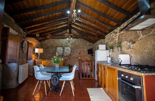 Lindoso Apartment | Apartment 'Casa Do Charco - Peneda Gerês' with Mountain View, Wi-Fi and Air Conditioning