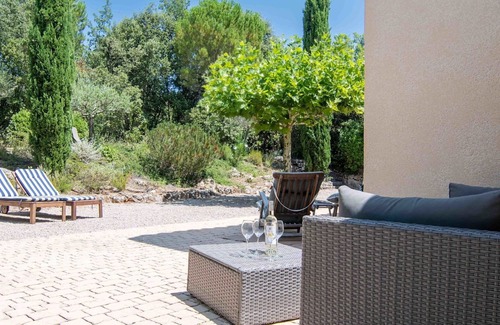 Nans-les-Pins Apartment | Cosy apartment for 6 people with pool, WIFI, TV, terrace and parking