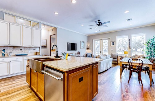 Fulton House | Wonderful bay-front villa with pool, pier, firepit & screened porch