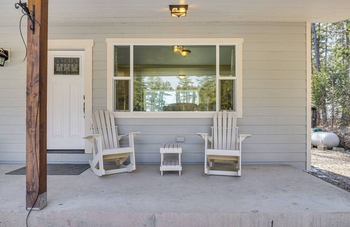 Kalispell House | Bigfork Home w/Fire Pit: Steps to Flathead River!