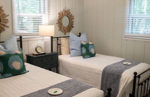Muskegon House | Cottage Retreat Scenic Drive Resort 3