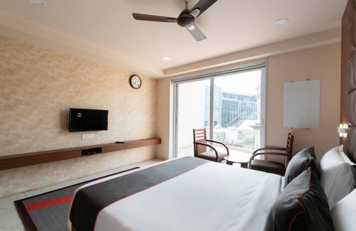 Rajkot Hotel | Collection O Hotel Simran Raghuveer Para