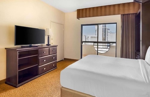 Enterprise Resort | Luxury One Bedroom and One Bathroom Unit with Full Amenities