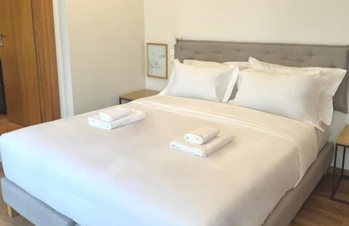 Kaisariani Apartment | Deluxe Queen or 2 Single Beds - R3 with balcony