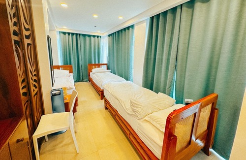 Yapak Villa | Spacious villa in Boracay with infinity pool and indoor pool Great for Groups