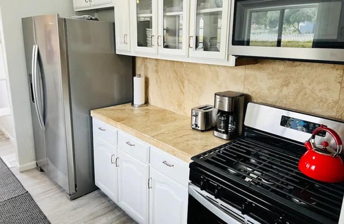 Lake Elsinore House | Peaceful Paradise Lake House / 7 bed / 12 guest