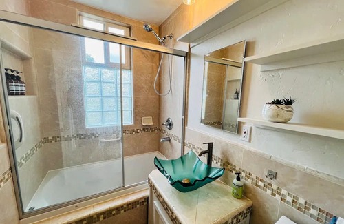 Lake Elsinore House | Peaceful Paradise Lake House / 7 bed / 12 guest