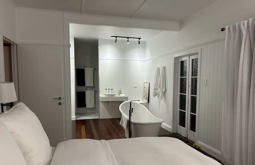 Ravensbourne House | Kenti's Cottage - Two Bedroom