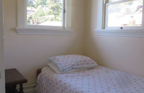 North Berkeley House | Spacious North Berkeley Flat In Quiet, Walkable Tree-Lined Neighborhood