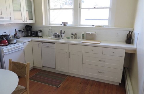 North Berkeley House | Spacious North Berkeley Flat In Quiet, Walkable Tree-Lined Neighborhood