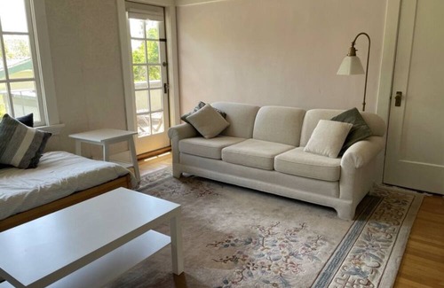 North Berkeley House | Spacious North Berkeley Flat In Quiet, Walkable Tree-Lined Neighborhood