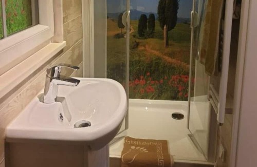 Bad Sulza House | Holiday Home 'Tinyhaus Wolkenlos' with Shared Terrace, Wi-Fi and Air Conditioning