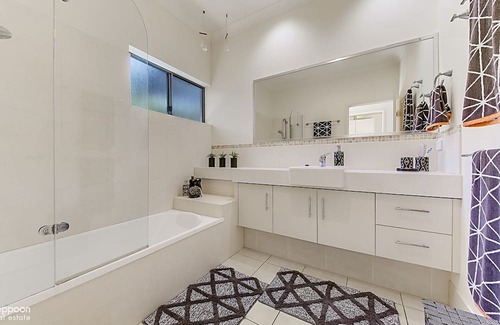 Yeppoon House | POOL WITH SEAVIEWS AND ENDLESS ENTERTAINING