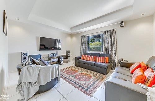 Yeppoon House | POOL WITH SEAVIEWS AND ENDLESS ENTERTAINING