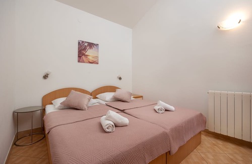 Podstrana Apartment | Close to the beach, Free parking, Air-conditioned, Next to 5-star hotel.