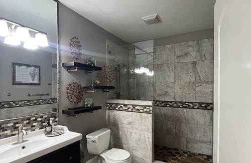 Marble Falls Apartment | Lonely Oak Guesthouse! Room 1