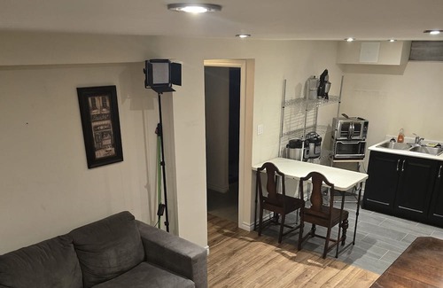 York Regional Municipality Apartment | King Size Bed , Minutes away from everything!