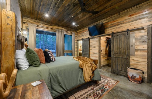 Pickens Cabin | I Cross My Heart, Honeymoon Cabin, EV Outlet