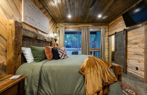 Pickens Cabin | I Cross My Heart, Honeymoon Cabin, EV Outlet