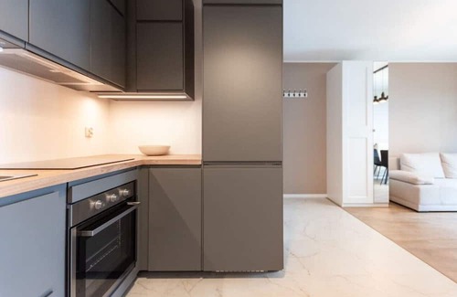 Czyzyny Apartment | Modern Apartment I Smart TV I Parking I Working Desk