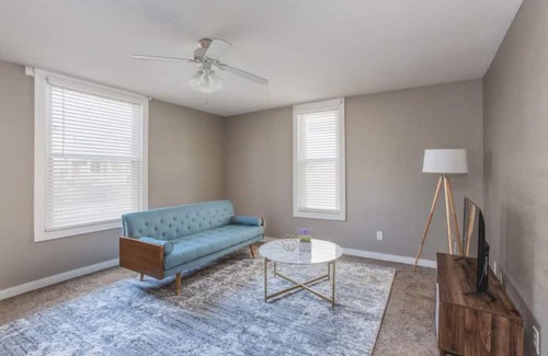 West Central Apartment | Sleepover: Tidy 1BD/1BA - Downtown Springfield