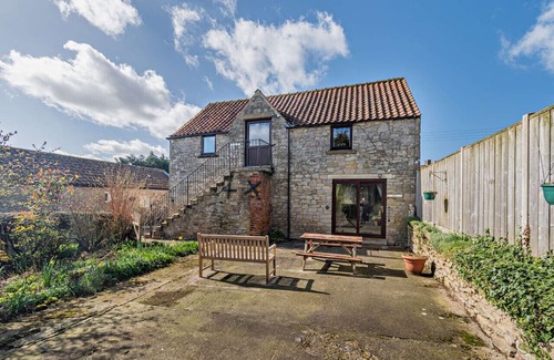 Newton-on-Rawcliffe Apartment | Idillic cottage w/pool + enclosed garden