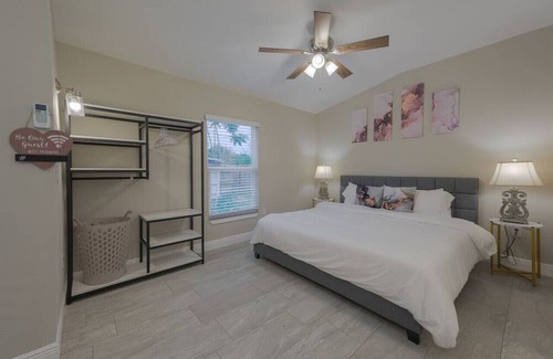 Azalea Park House | Private Studio near parks & DNTN