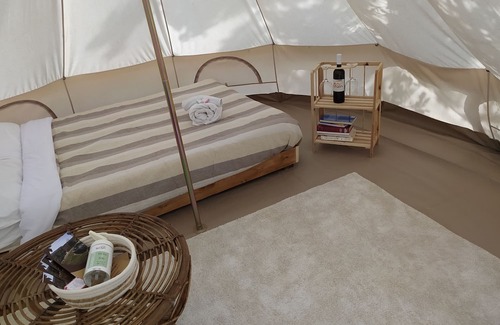 Arpino House | 12 m2 tent equipped with a comfortable French double bed, with an internal space to relax in. The ex