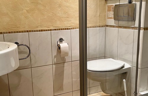 Garmisch-Partenkirchen House | Doppelzimmer, Dusche, WC - Garnihotel Alpenhof