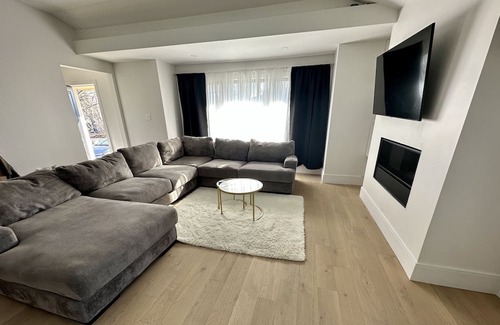 Hamilton House | Entire home in Dundas