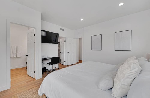 Moorpark House | Stylish 2 BD 2 BA Moorpark Home w/ Attached Garage