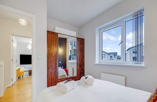 Bletchley House | Pass the Keys | Lakeview Gem Home
