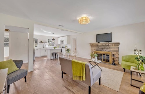 Lake Mary House | Cozy water front 4-bedroom home in charming Sanford, FL