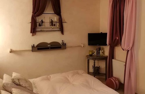 Pont-Melvez Bed & Breakfast | La Suite Confort, Demeure de la Vendémière, Dans les Côtes D'armor en Bretagne