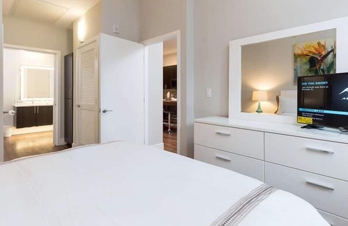 Shoreline West Apartment | Mountain View 1 BR | Desk + Wi-Fi | Downtown
