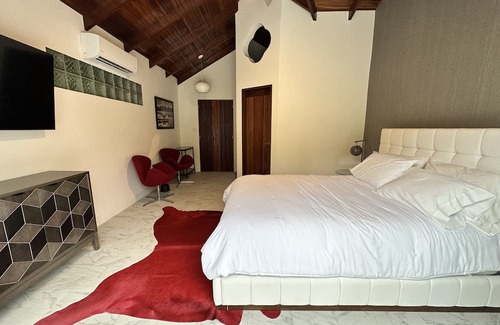 Cerro Plano House | Ocean front Luxury private home in Jaco Beach!