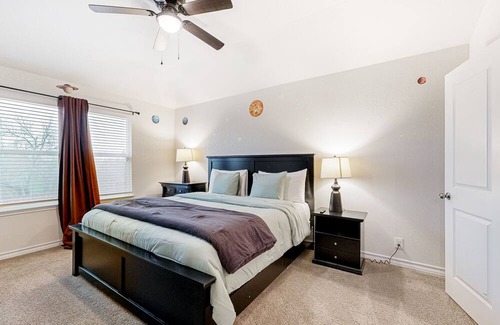 Medina Valley House | Dog-friendly single-level retreat with pool access, large yard, washer/dryer, AC