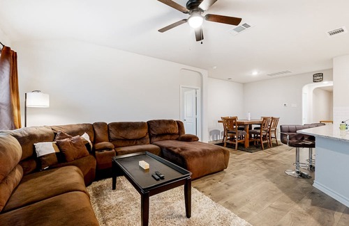Medina Valley House | Dog-friendly single-level retreat with pool access, large yard, washer/dryer, AC